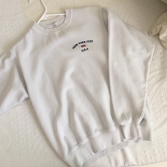 Brandy Melville Sweaters - brandy melville new york city erica sweatshirt